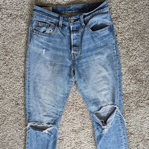 Distressed Levi Frayed Hem Jeans